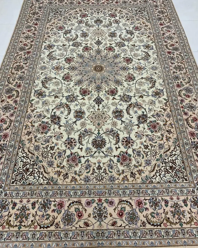 Isfahan Persian Handmade Carpet — Ivory Rosette Medallion — 200 × 300 cm, PRR-IS-008