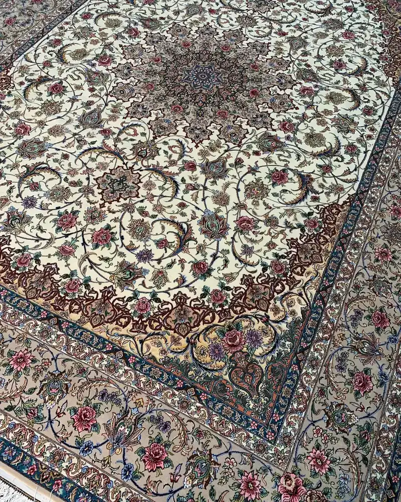 Isfahan Persian Handmade Carpet — Ivory Grand Floral Medallion — 250 × 350 cm, PRR-IS-017