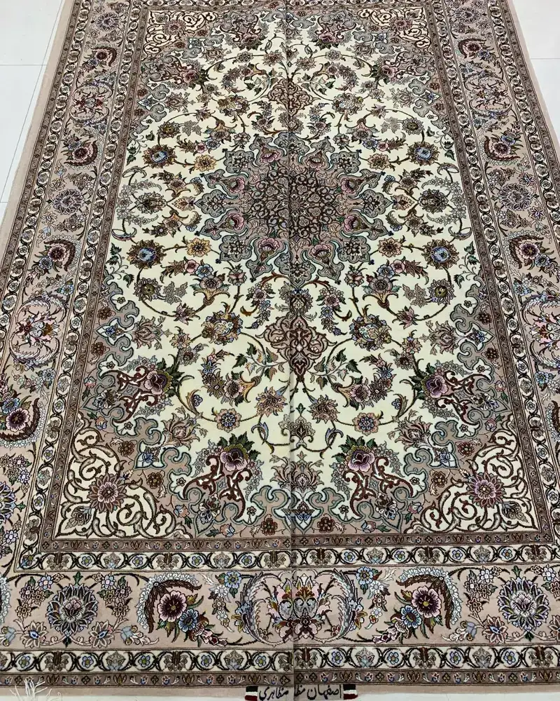 Isfahan Persian Handmade Carpet — Ivory Silver Floral Medallion — 160 × 240 cm, PRR-IS-019