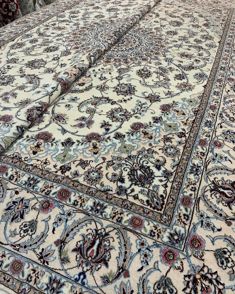 Isfahan Persian Handmade Carpet — Ivory Scrollwork Floral Medallion — 200 × 300 cm, PRR-IS-030