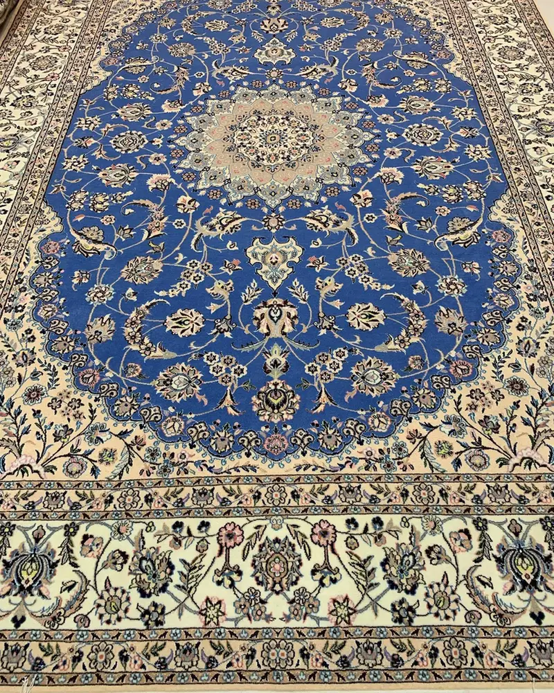 Isfahan Persian Handmade Carpet — Cornflower Blue Floral Medallion — 250 × 350 cm, PRR-IS-068